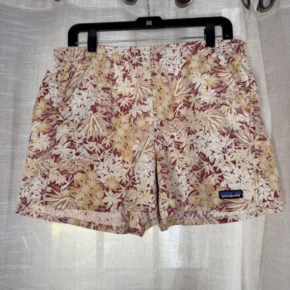 Patagonia Pants - Patagonia Baggies 5" Shorts Tropical Floral Tan Unlined Women's Size Large 57059